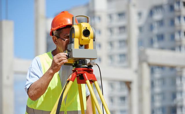 鋼結(jié)構(gòu)廠房施工變形監(jiān)測(cè)方法與儀器？